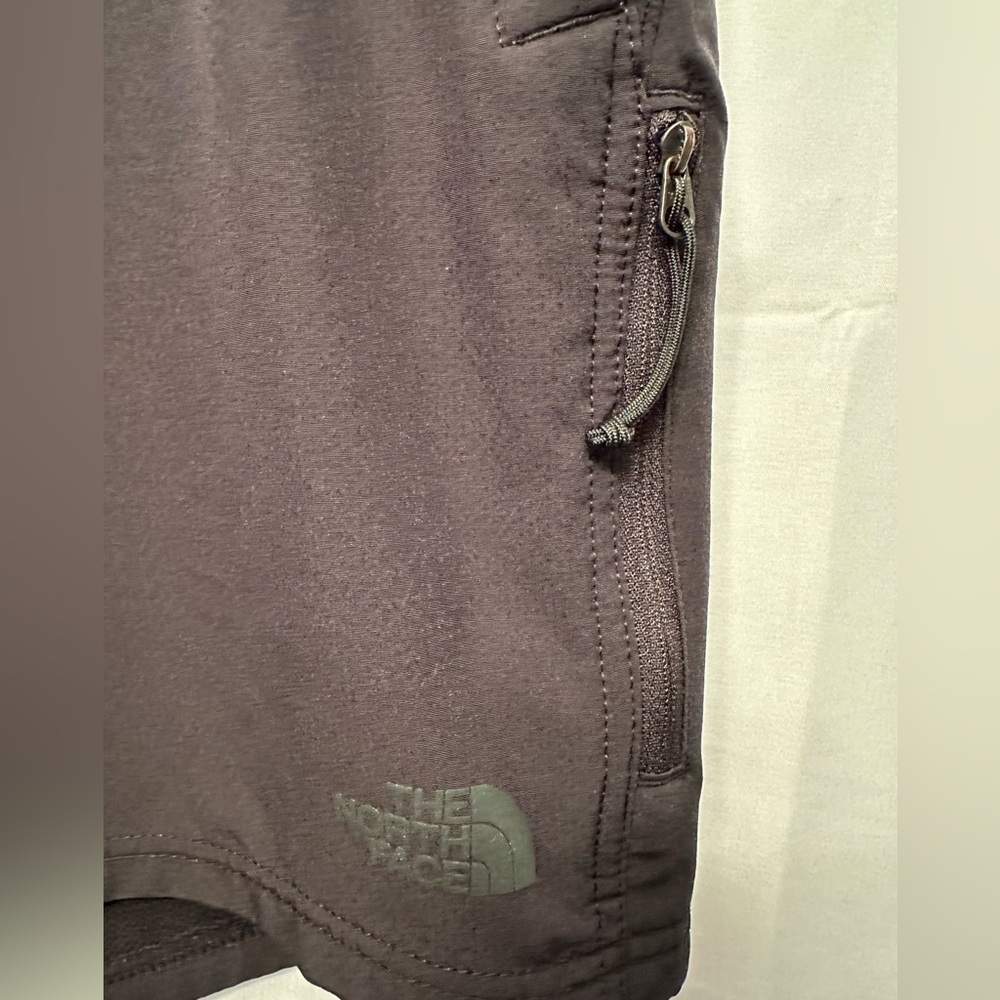 The North Face Shorts Men’s THIS IS SOLD - UNABLE TO DELETE - Picture 2 of 9